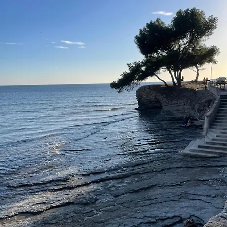Hébergement de vacances Rez De Jardin Au Calme Dans Le Parc Des Calanques *