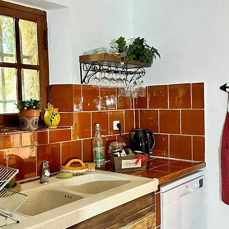 Rez De Jardin Au Calme Dans Le Parc Des Calanques Hébergement de vacances La Ciotat