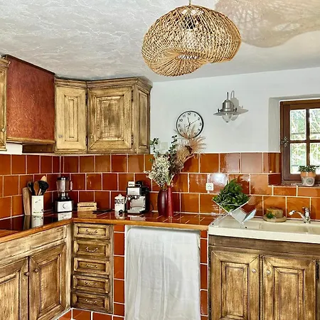 Rez De Jardin Au Calme Dans Le Parc Des Calanques