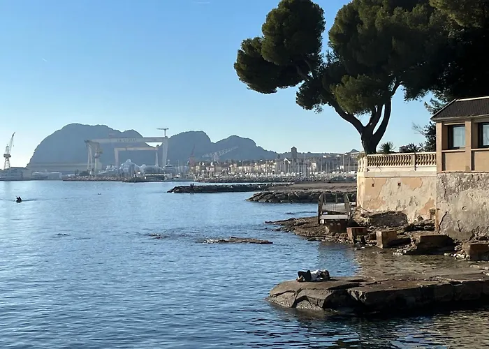 Rez De Jardin Au Calme Dans Le Parc Des Calanques
