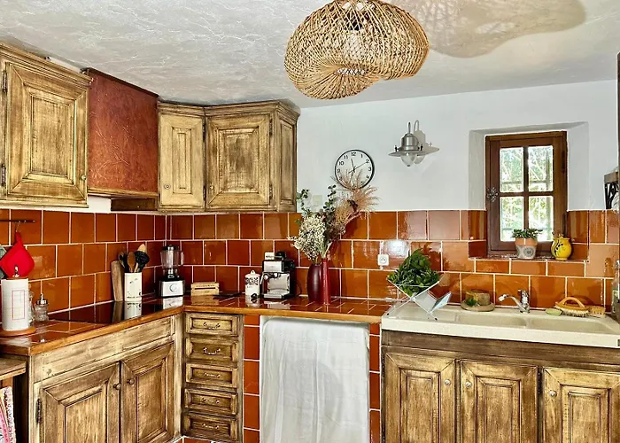 Rez De Jardin Au Calme Dans Le Parc Des Calanques