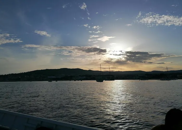 Rez De Jardin Au Calme Dans Le Parc Des Calanques *